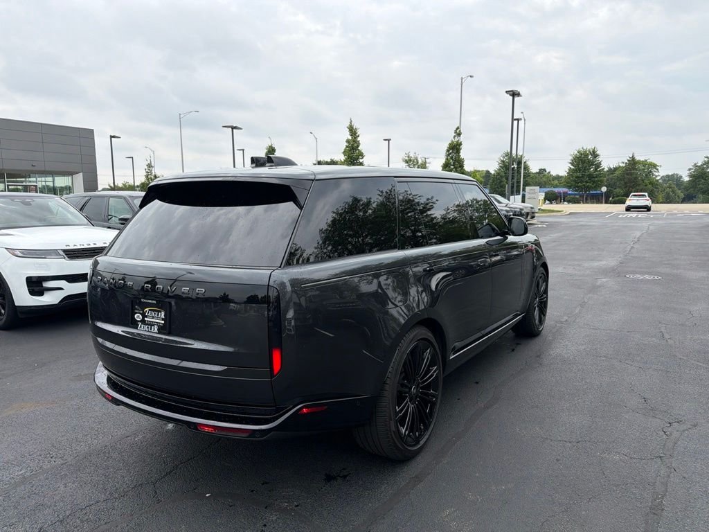 Used 2024 Gray Land Rover SE image 5
