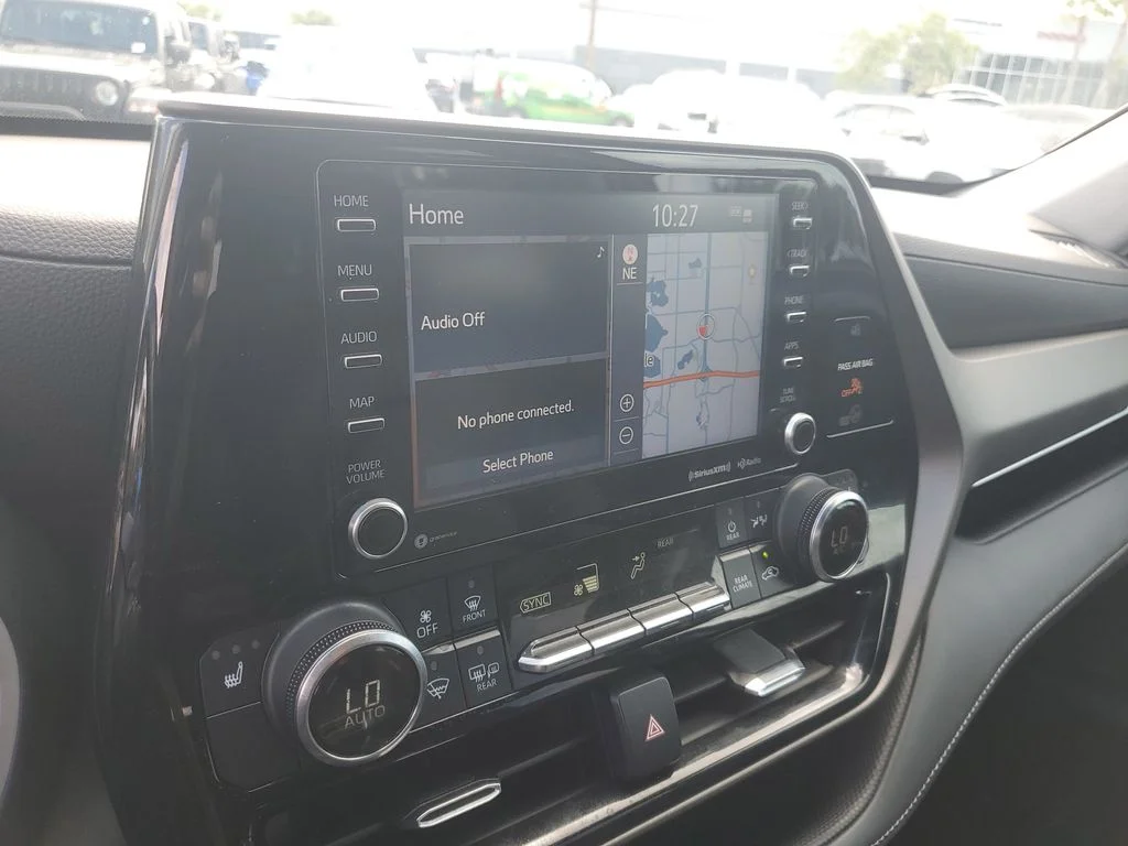 Used 2022  Toyota XLE image 19
