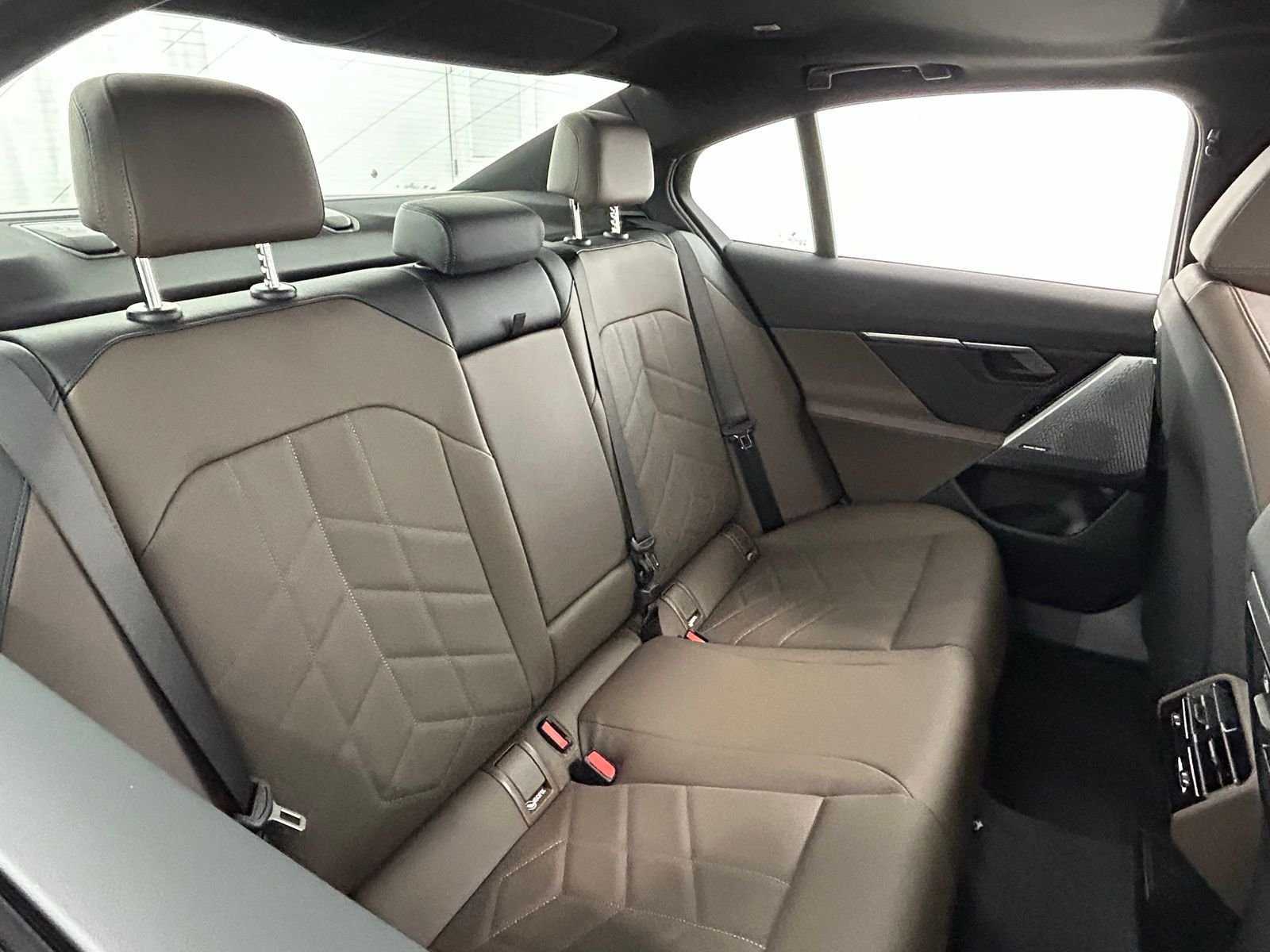 New 2026 Phytonic Blue Metallic BMW 530i xDrive image 40