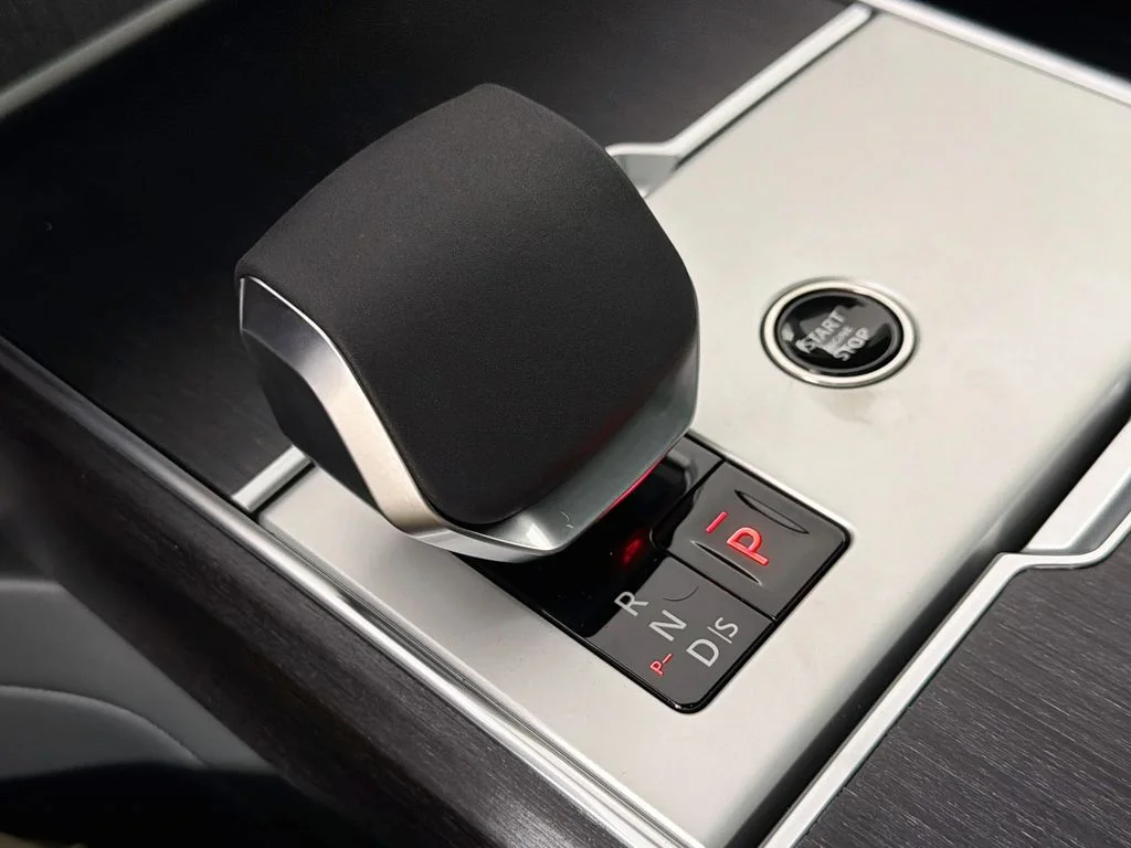 New 2026 Fuji White Land Rover SE image 17