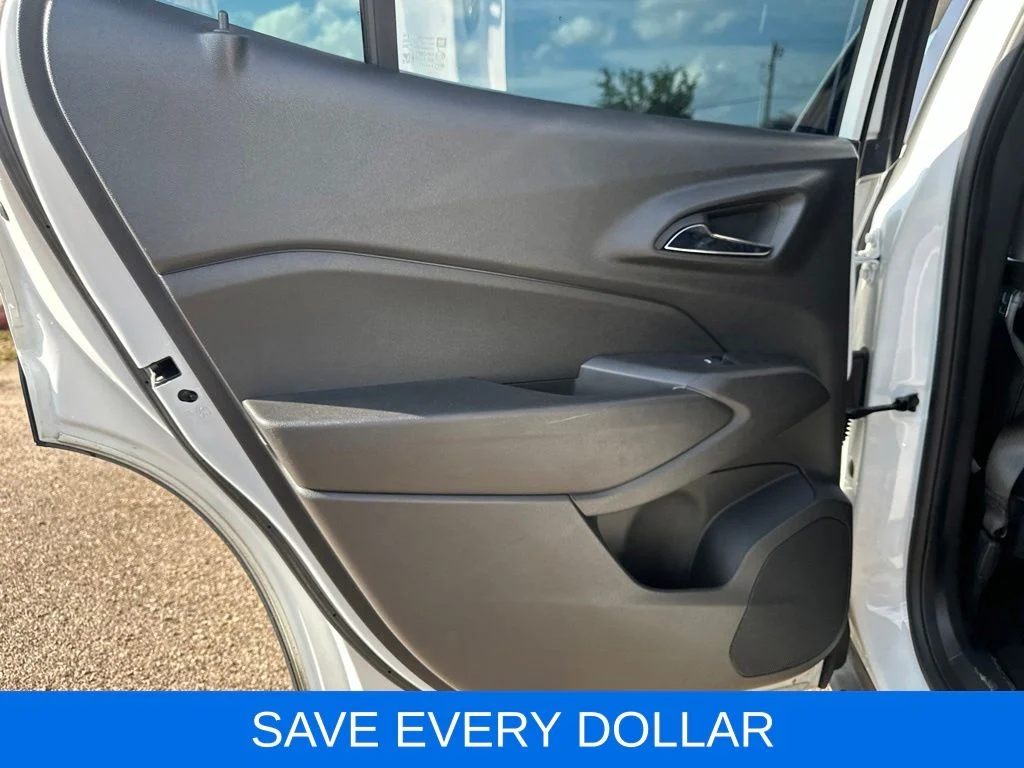 Used 2024 White Chevrolet LT image 18