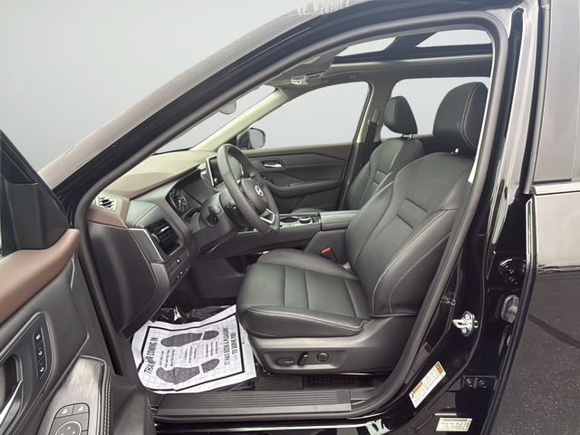 Used 2023 Black Nissan SL image 10