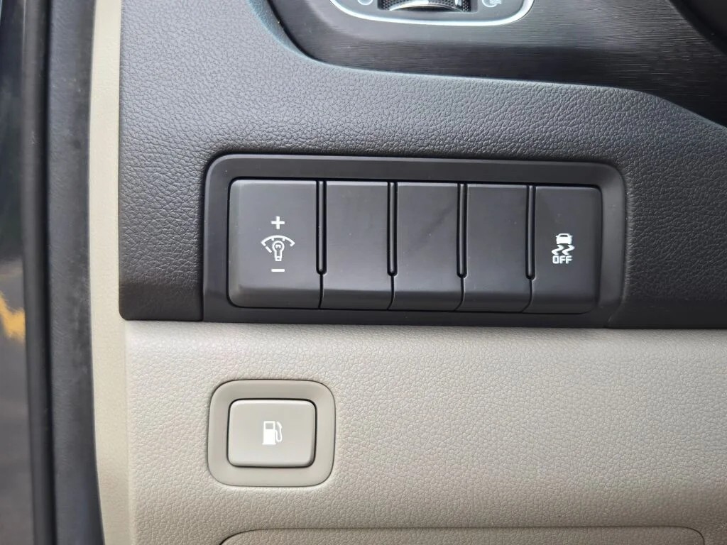 2017 Kia Sedona LX - Photo 24