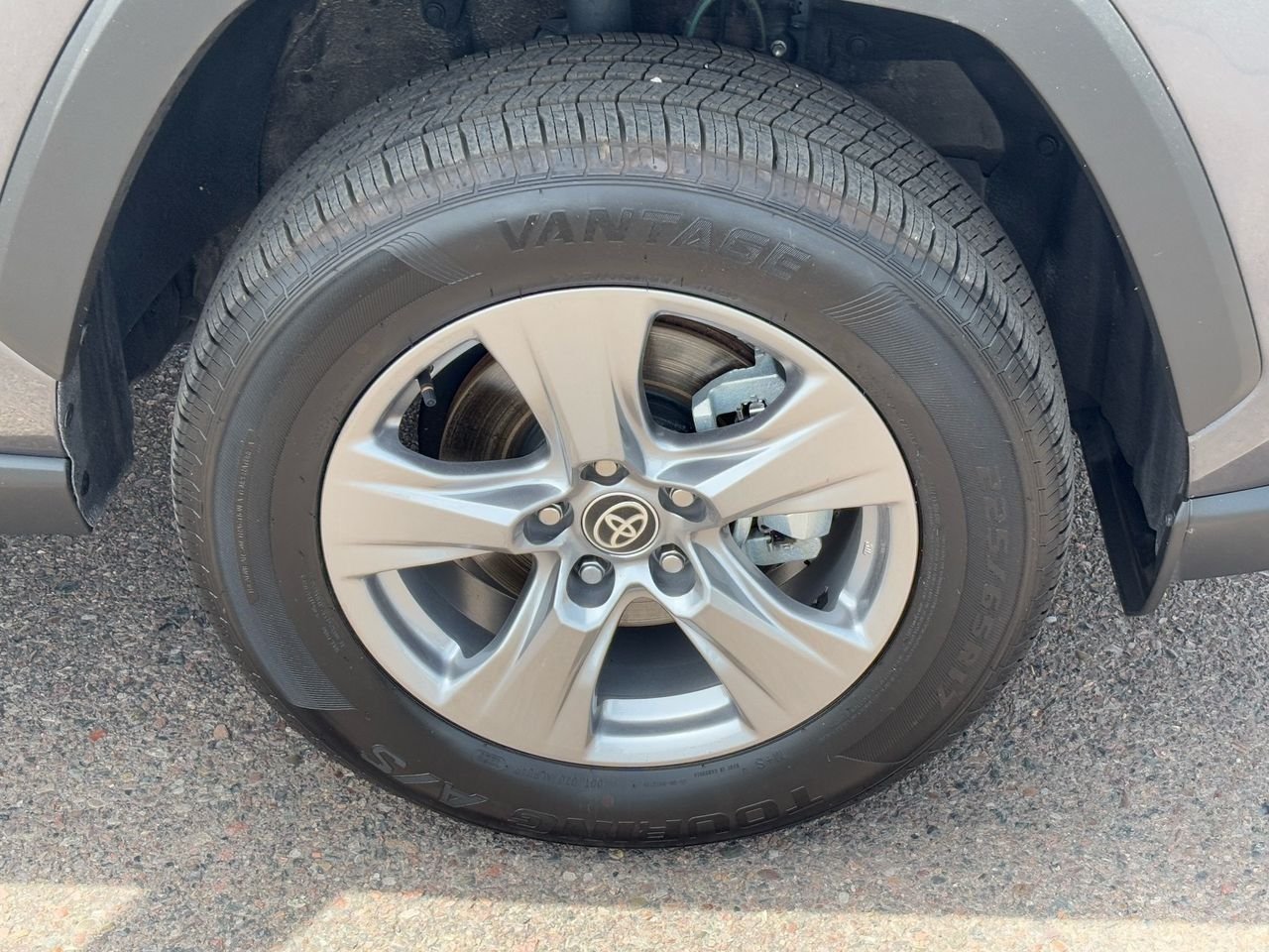 2025 Toyota RAV4 LE - Photo 8