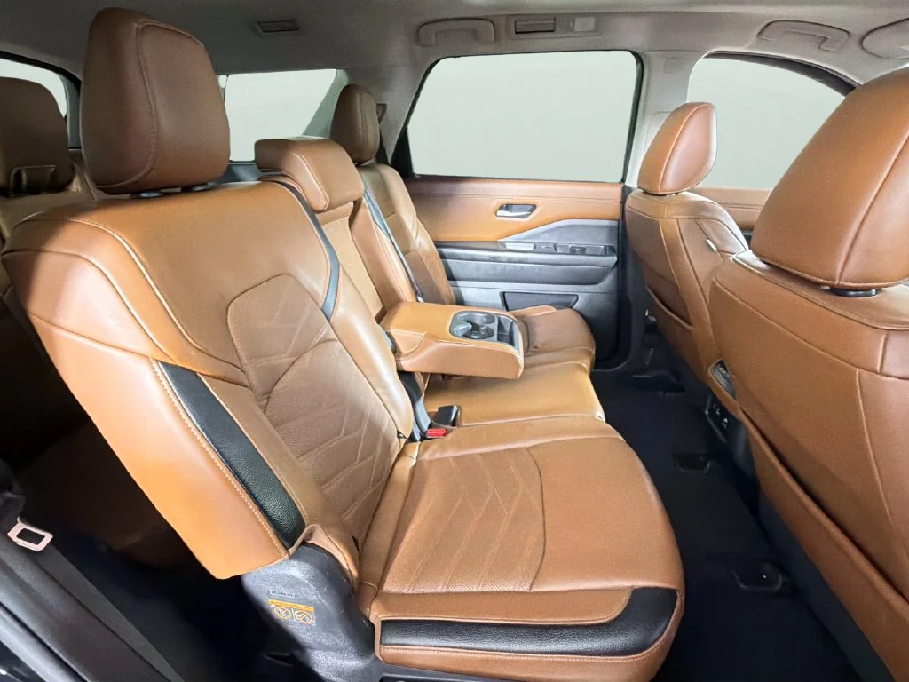 Used 2022 Black Nissan Platinum image 36