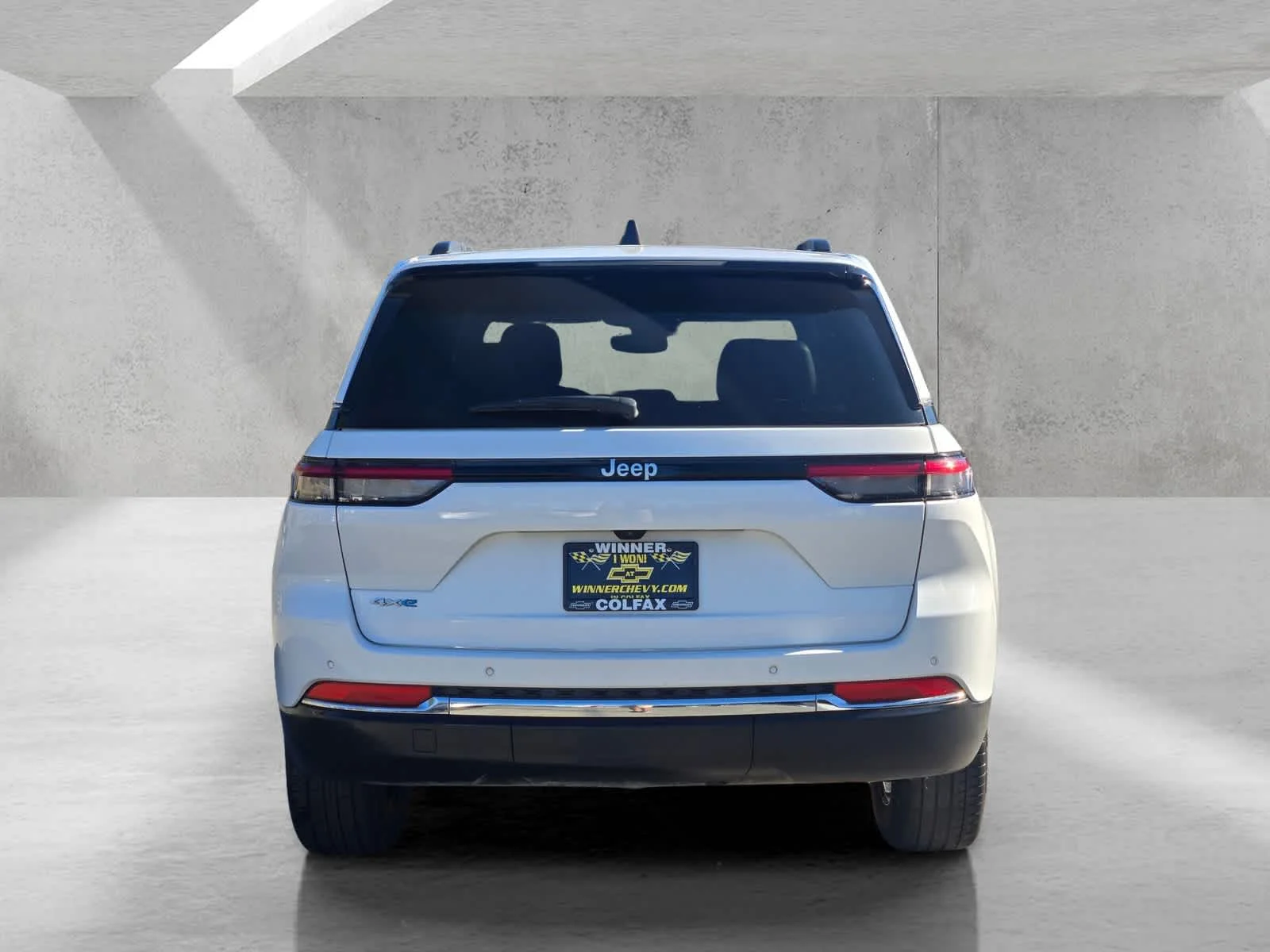 Used 2024  Jeep  image 5