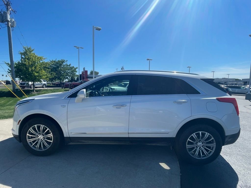 Used 2017 Crystal White Tricoat Cadillac Luxury image 4