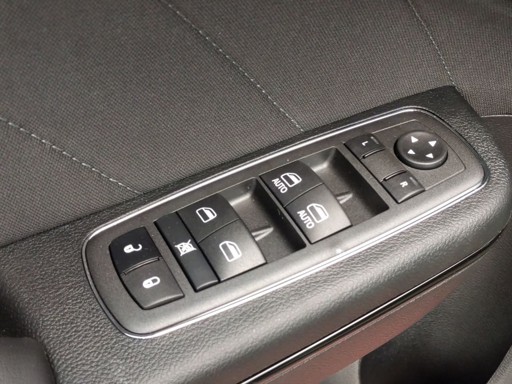 Used 2022 Green Dodge SXT image 21