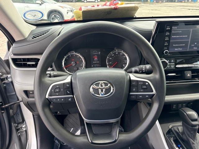 Used 2022 Silver Toyota L image 18