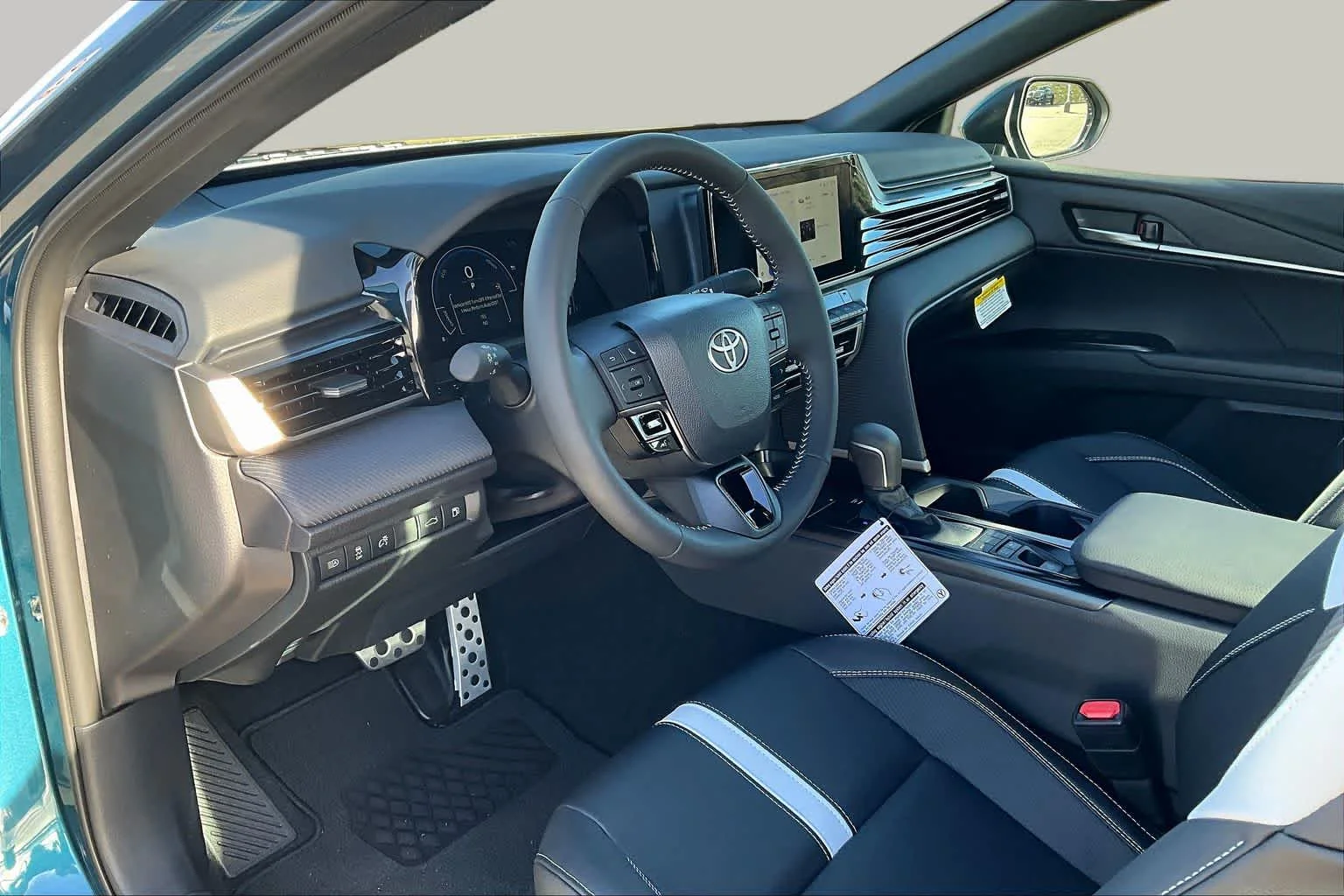 2026 Toyota Camry SE - Photo 8