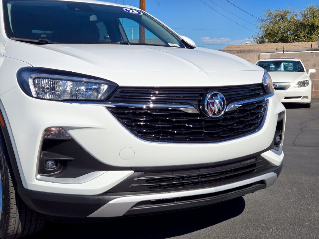 Used 2023 SUMMIT WHITE Buick Preferred image 8