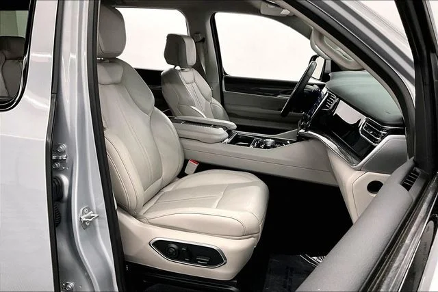 Used 2022 Silver Zynith Jeep Series II image 8