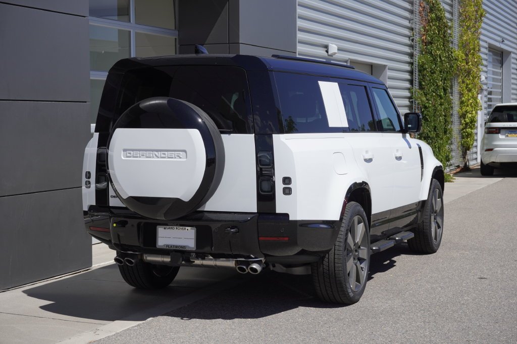 New 2026 Fuji White Land Rover V8 image 2