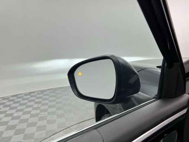 Used 2025 Moonstone Gray Metallic/Black Roof Mitsubishi SE image 55