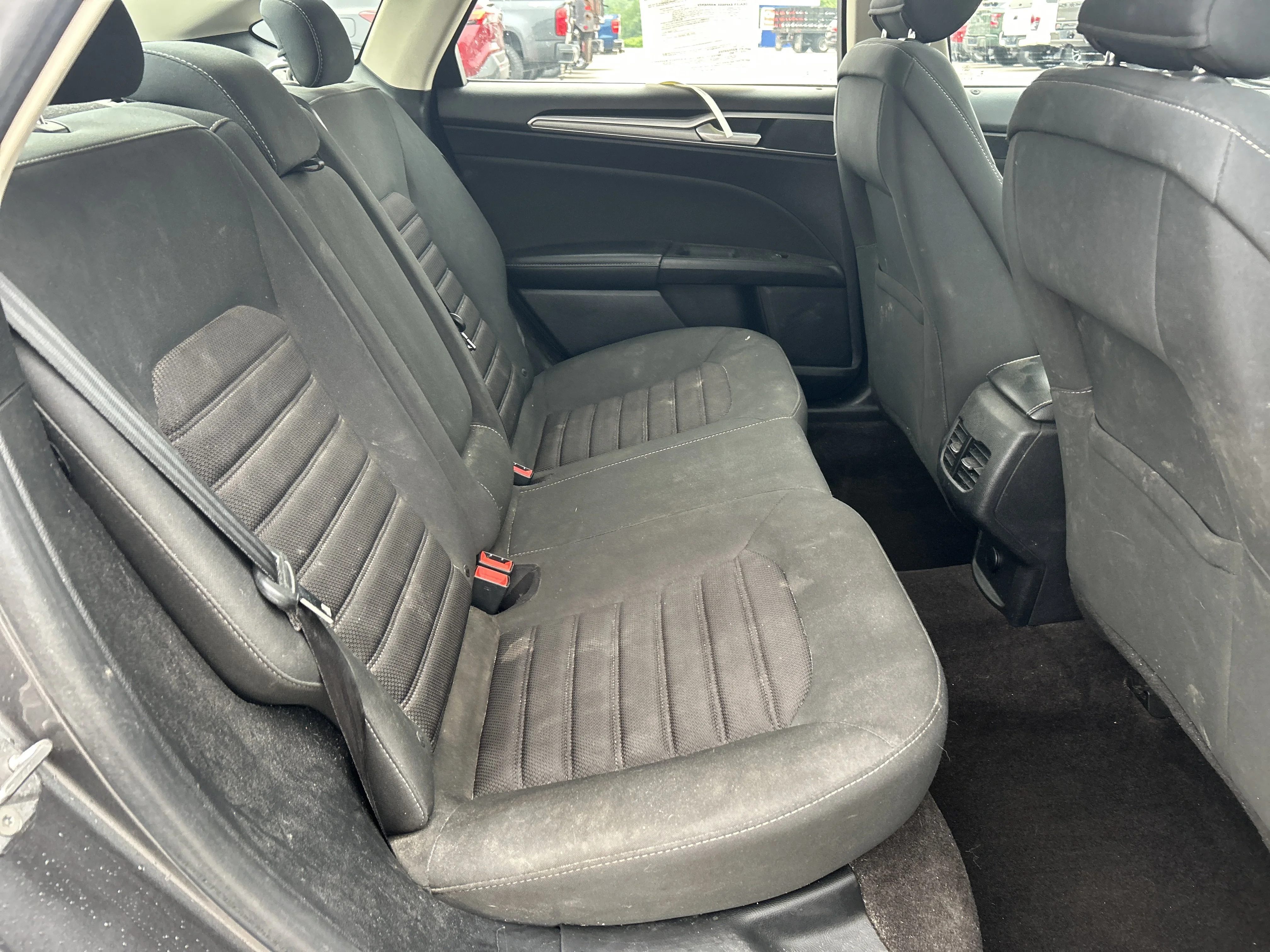 Used 2019  Ford SE image 11