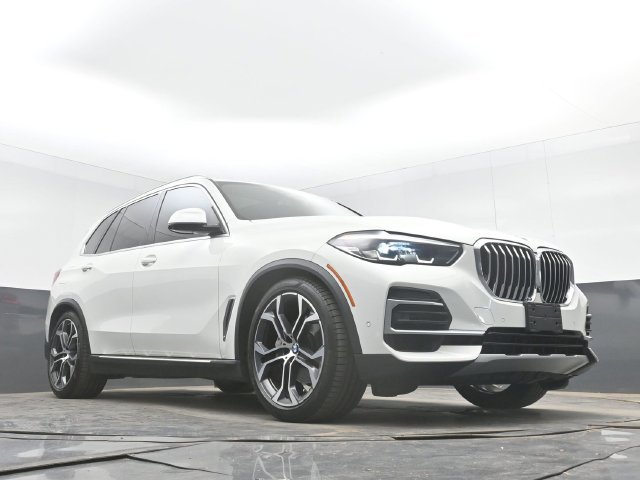 Used 2022 White BMW sDrive40i image 44
