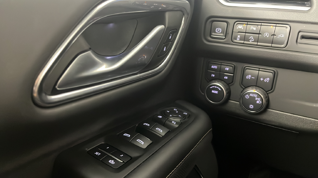Used 2022 Black Chevrolet Premier image 25
