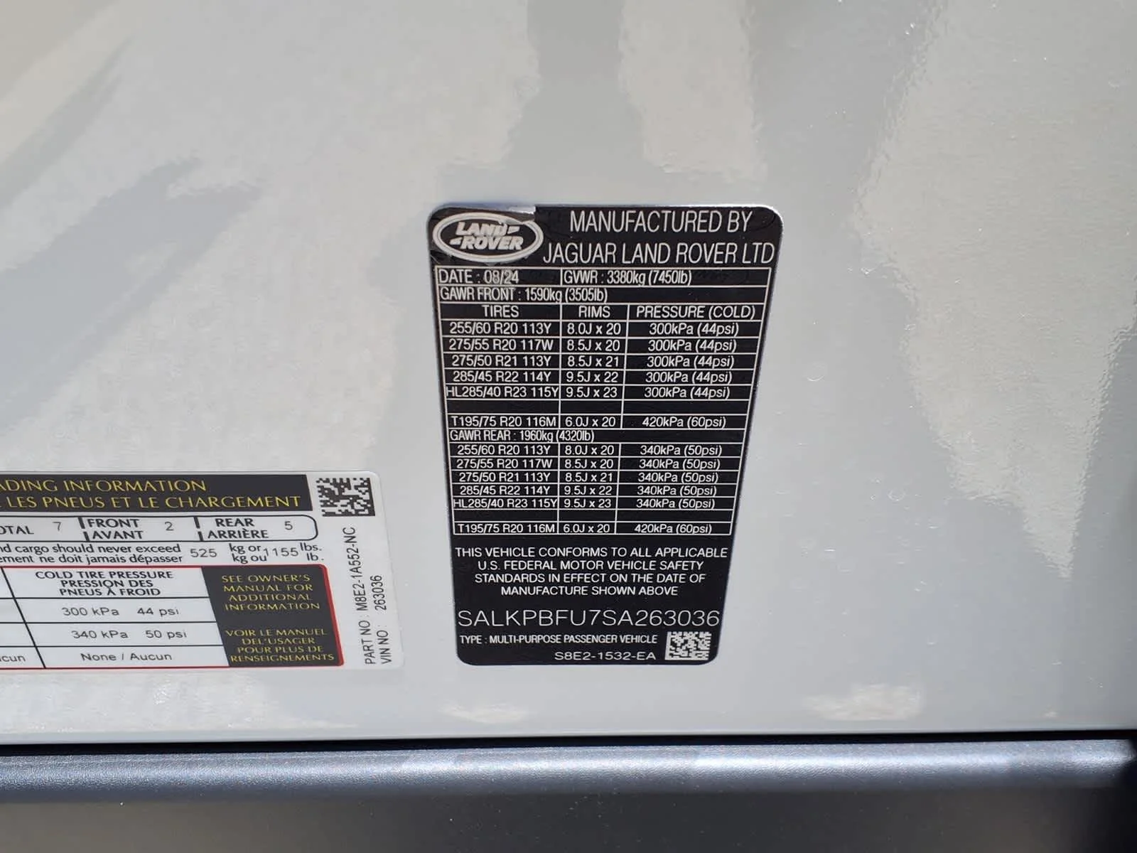 Used 2025 Fuji White Land Rover SE image 25