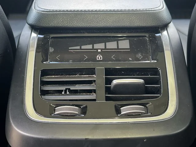 Used 2020 Black Volvo T5 Momentum image 34