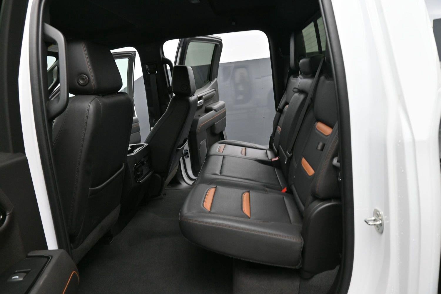 Used 2023 SUMMIT WHITE GMC AT4 image 28