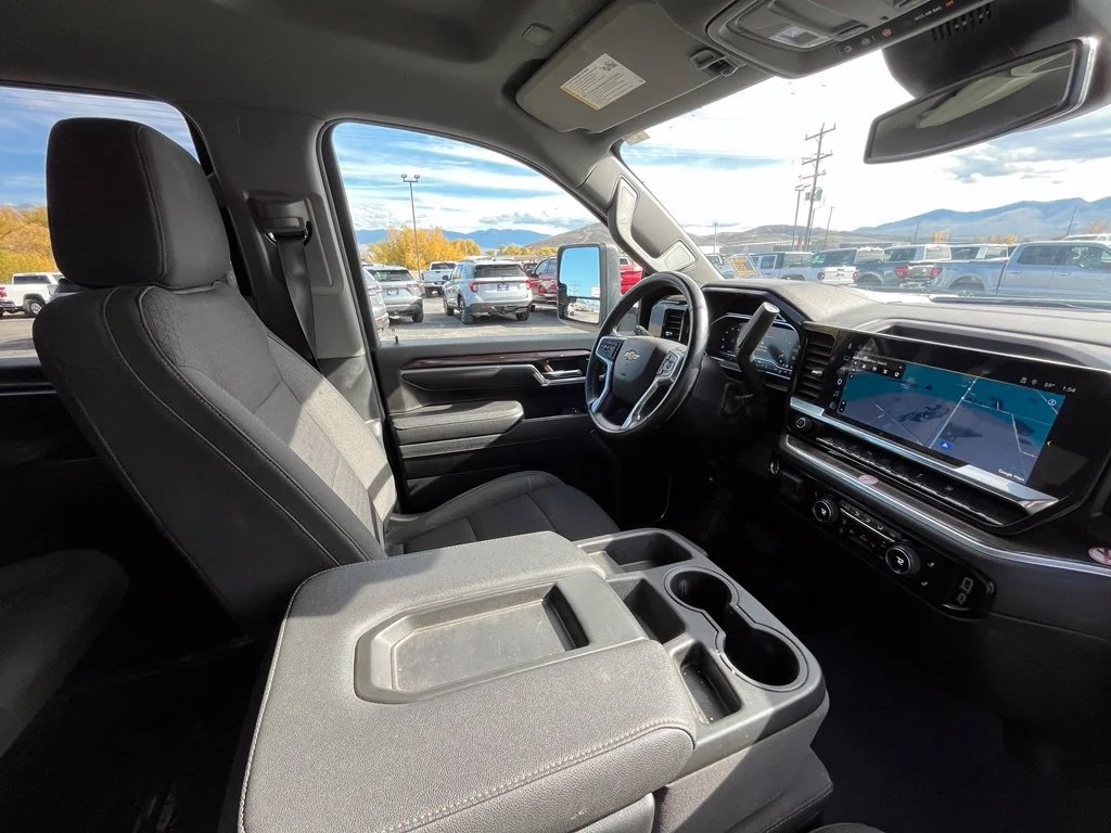 Used 2025 Summit White Chevrolet LT image 21