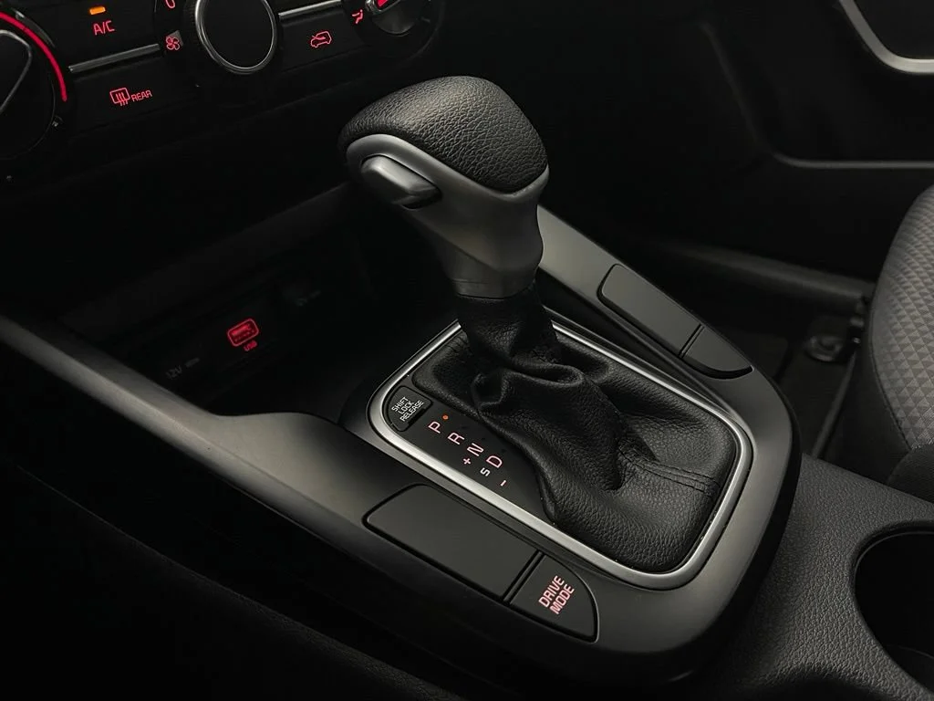 Used 2022  Kia LX image 26