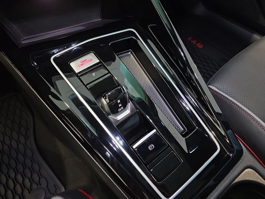 2025 Volkswagen Golf GTI SE - Photo 26