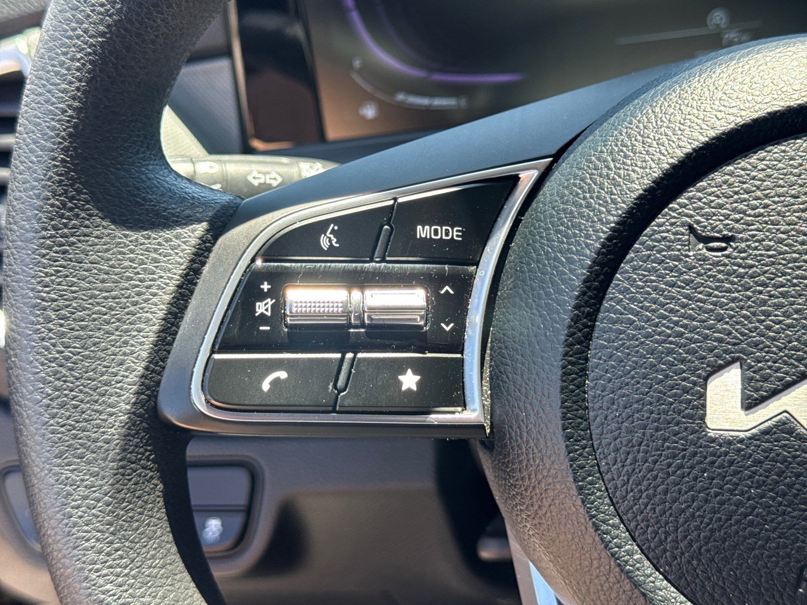 Used 2025 Steel Gray Kia LX image 25