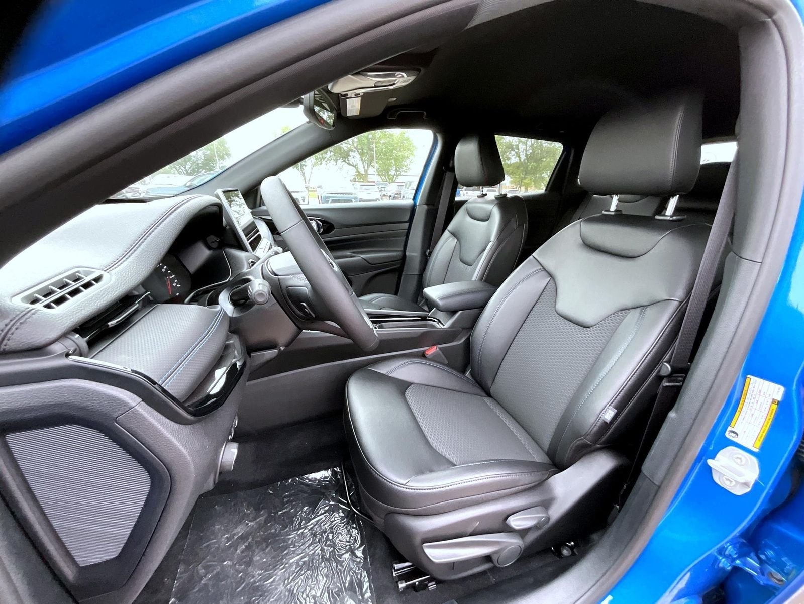 New 2026 Hydro Blue Pearlcoat Jeep Latitude image 11