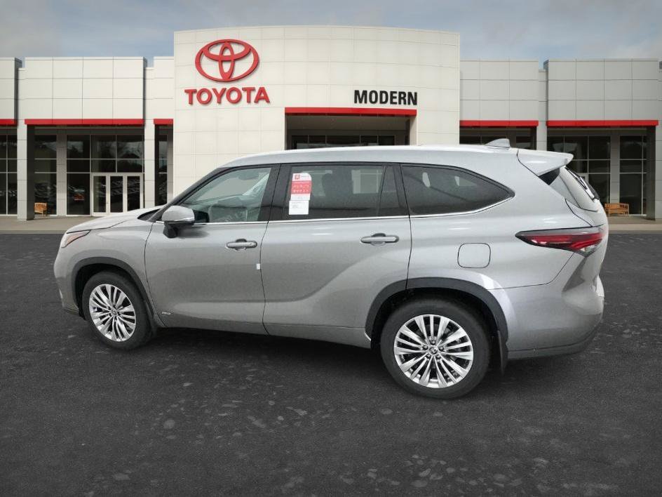 New 2026 Heavy Metallic Toyota Hybrid Platinum image 10