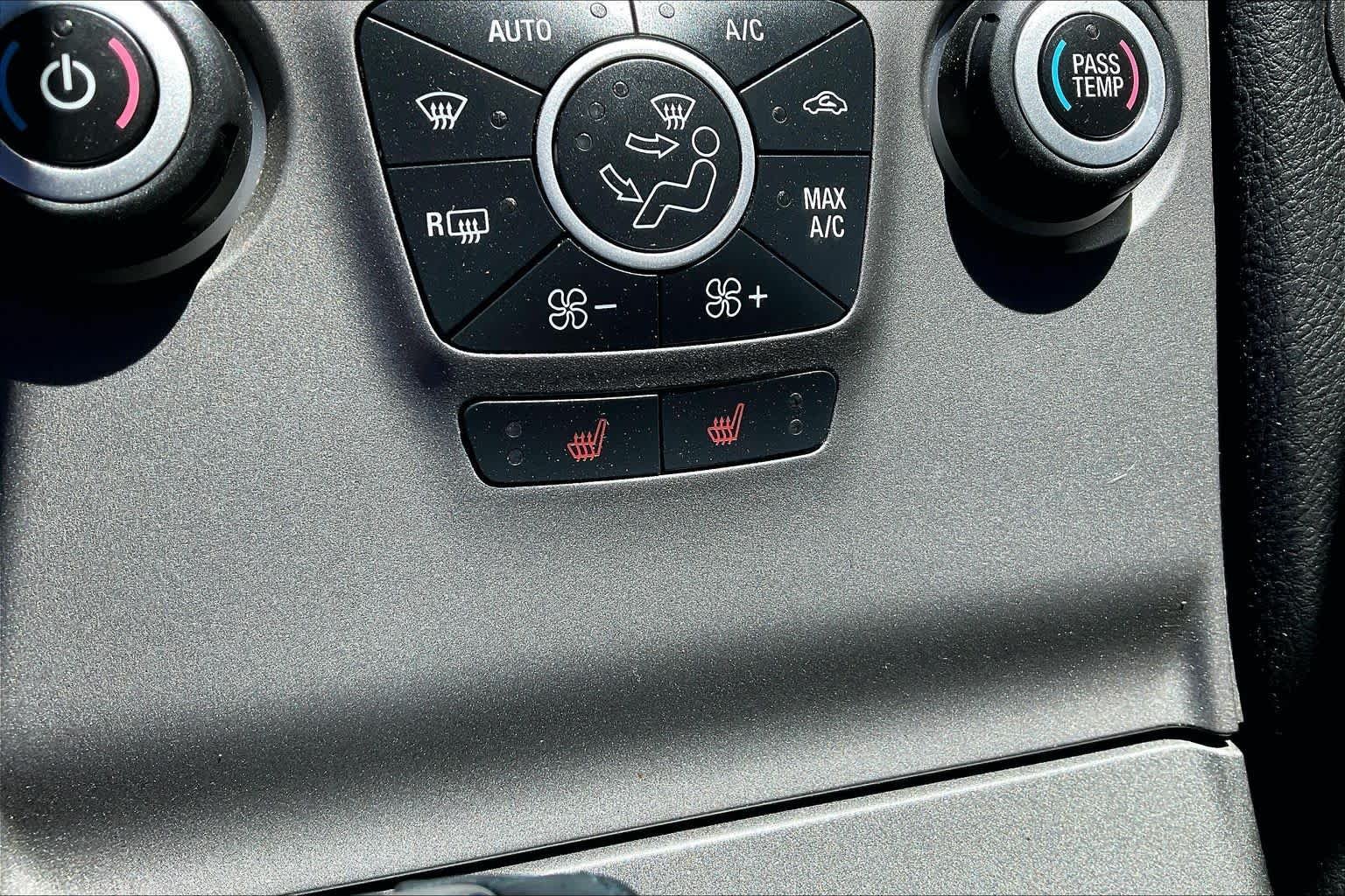 Used 2018 White Gold Metallic Ford SEL image 30