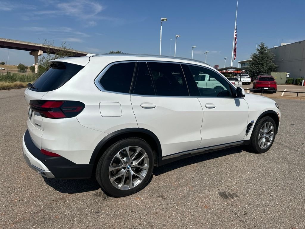 Used 2024 White BMW xDrive40i image 3