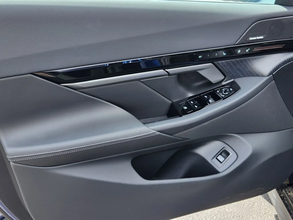 2026 BMW 5 Series 530i - Photo 8