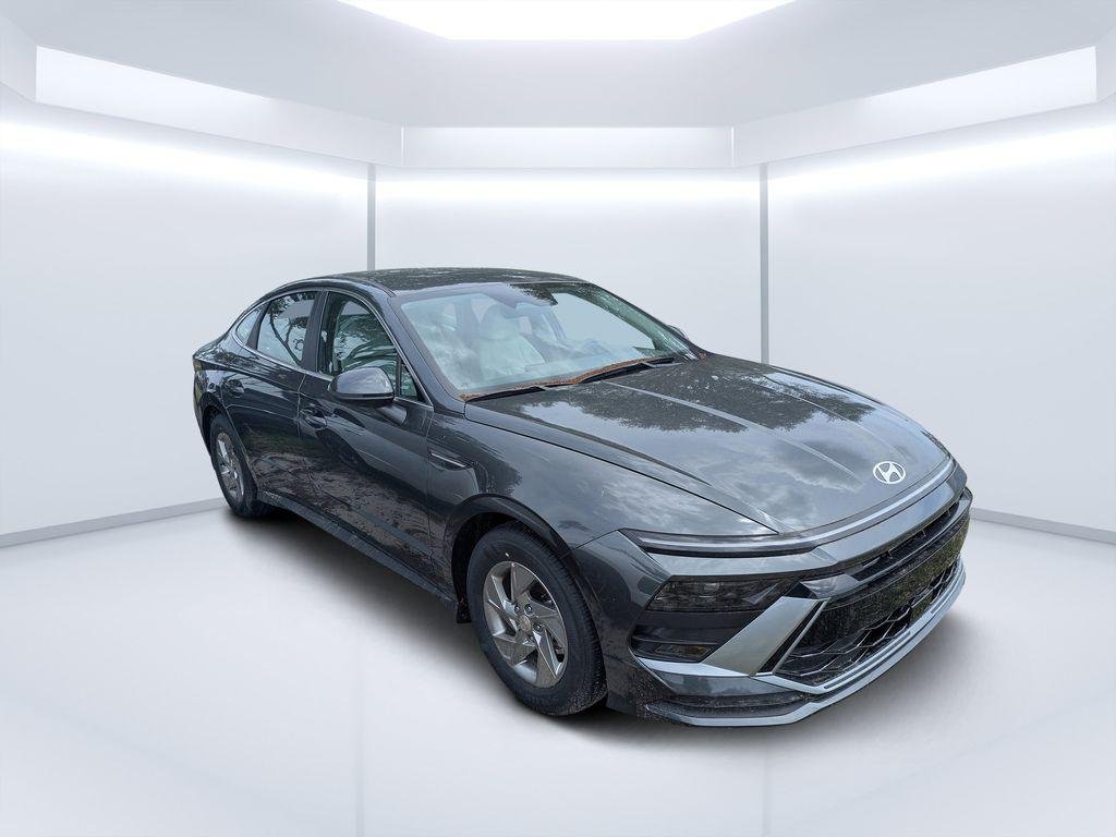 New 2026 Gray Hyundai SE image 1
