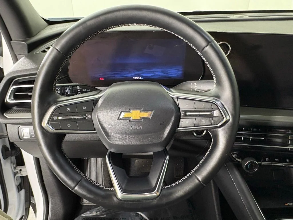 Used 2025 White Chevrolet LT image 22