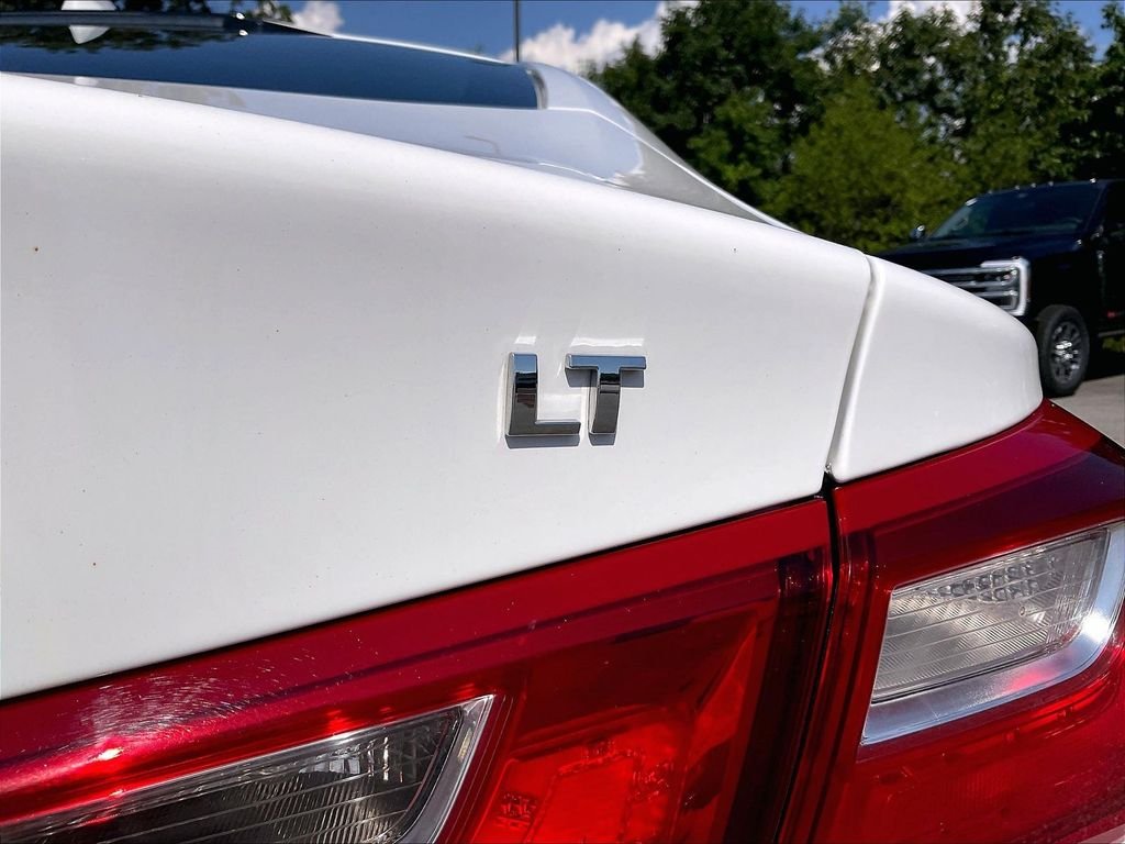 Used 2024 Summit White Chevrolet LT image 26