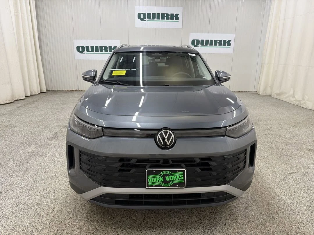 New 2026 Platinum Gray Metallic Volkswagen SE image 2