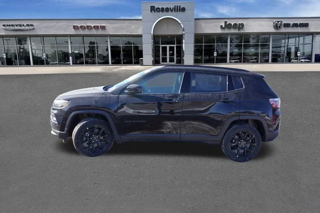 New 2026 Diamond Black Crystal Pearlcoat Jeep Latitude image 6