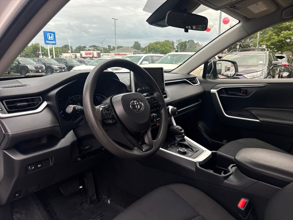 Used 2025 White Toyota LE image 14