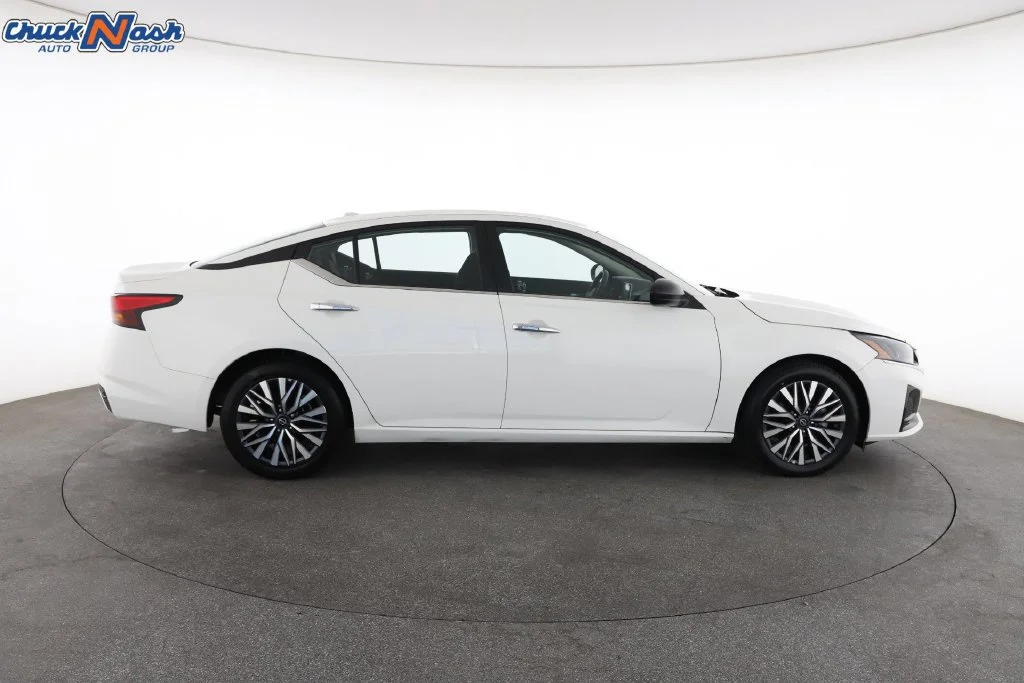 2025 Nissan Altima SV - Photo 14