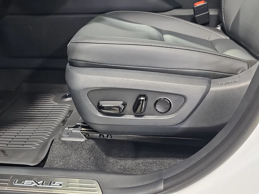 New 2026 Wind Chill Pearl Lexus PREMIUM AWD image 28