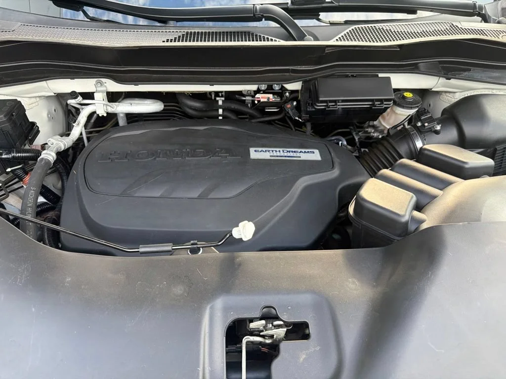 Used 2019 White Honda Touring 7-Passenger image 19
