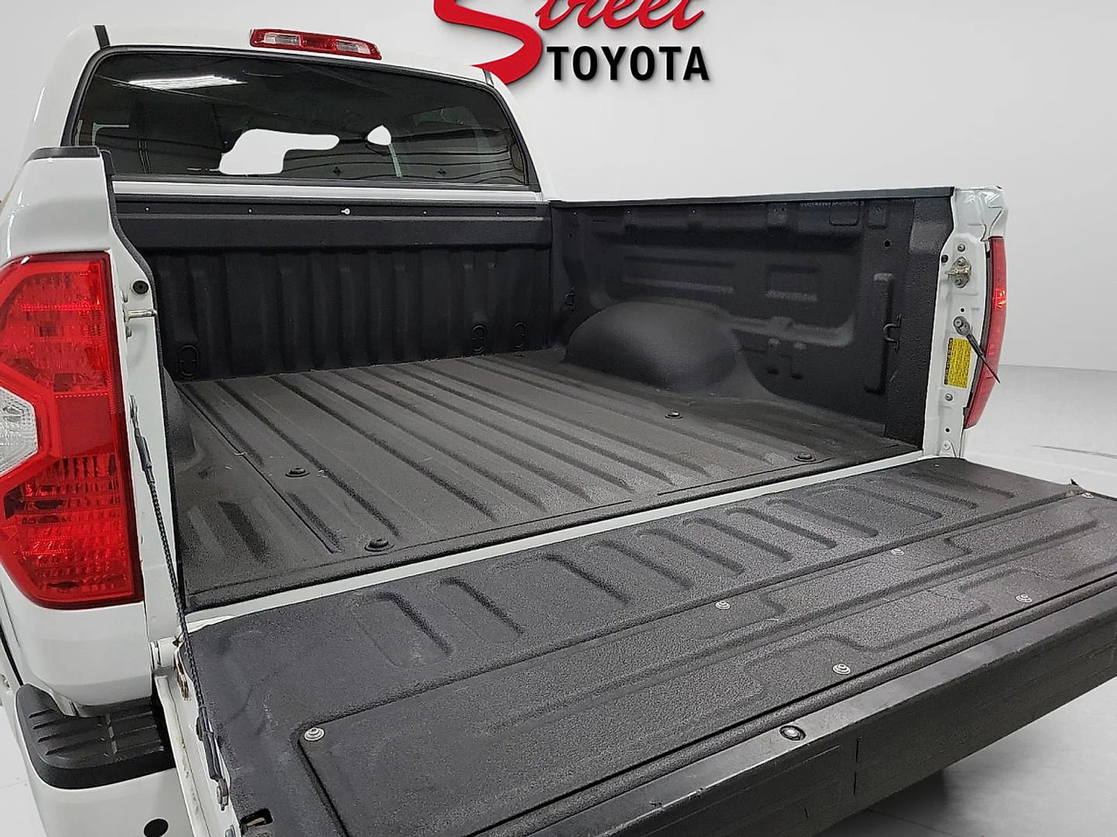 Certified Used 2020 White Toyota SR5 image 7
