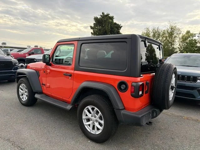 Used 2023  Jeep Sport S image 8
