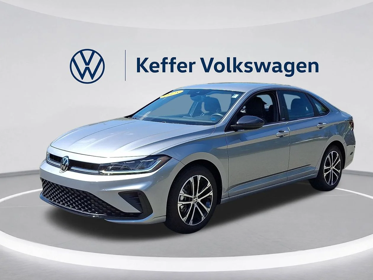 Certified Used 2025 Silver Volkswagen 1.5T Sport image 3