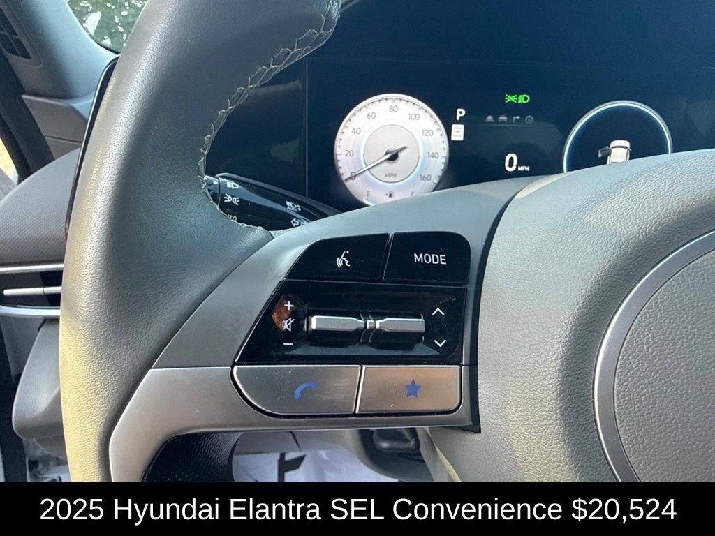 Used 2025 White Hyundai SEL Convenience image 21