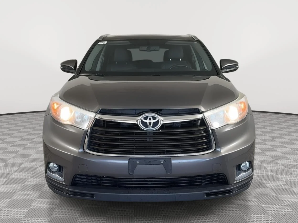 Used 2014 Predawn Gray Mica Toyota Limited image 2