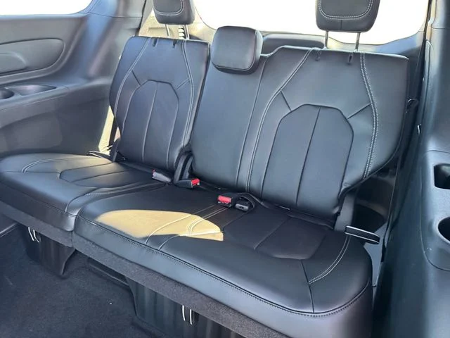 2026 Chrysler Pacifica Select - Photo 18