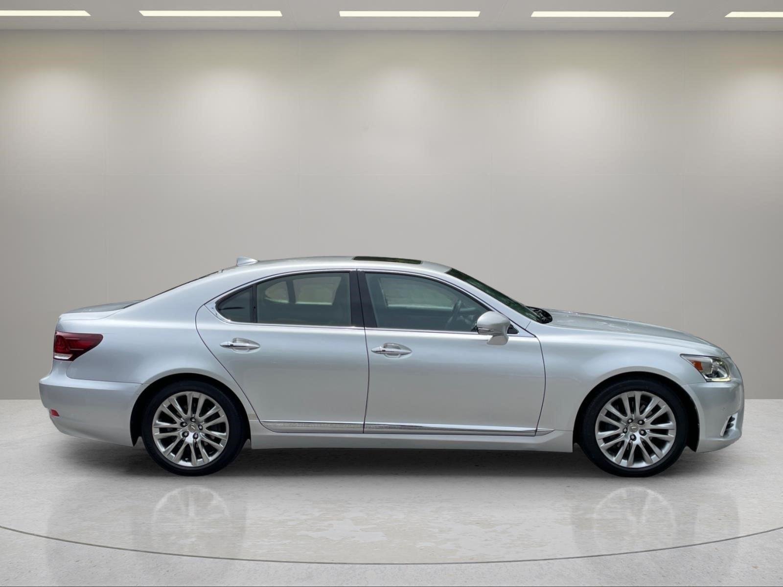 Used 2015 Liquid Platinum Lexus COMFORT image 6