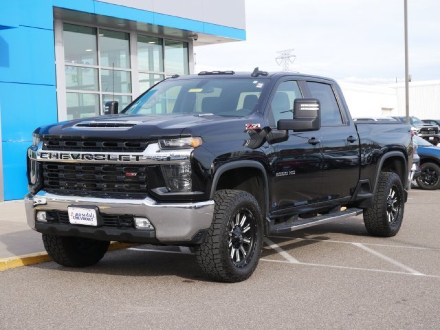 Used 2021 Chevrolet Silverado 2500HD LT with VIN 1GC4YNEY3MF132940 for sale in Roseville, Minnesota